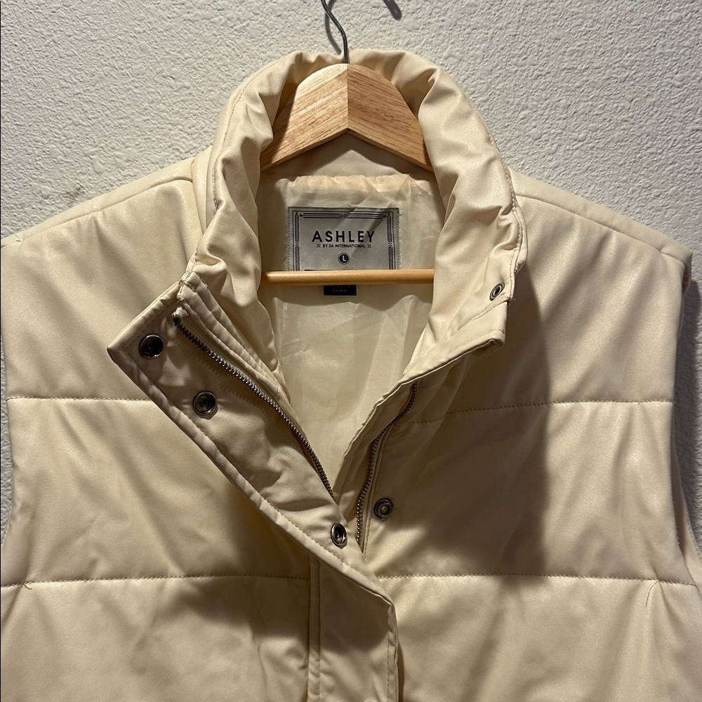 Ashley by 26 International - Cream Puffer Vest - Picture 2 of 4